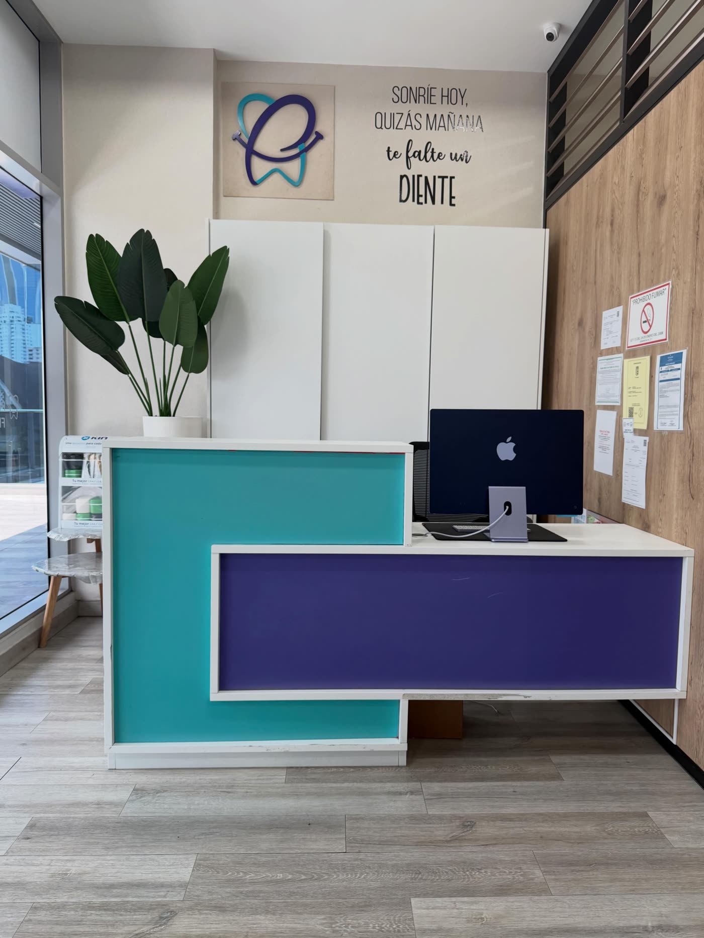 Recepción de la clínica Panamá Sonríe
