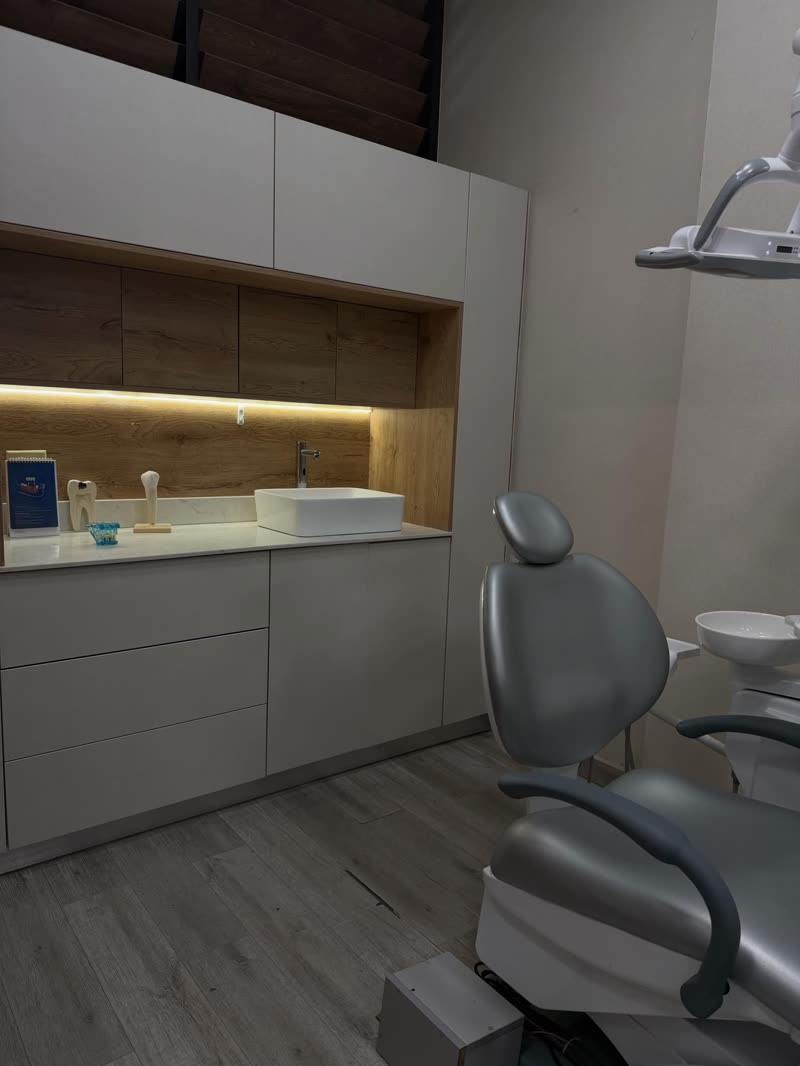 Consultorio de implantes dentales de Panamá Sonríe con tecnología de punta en la sede de Vía Israel